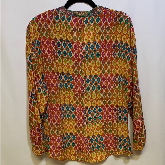 Tolani Graphic Blouse - Picture 5 of 6